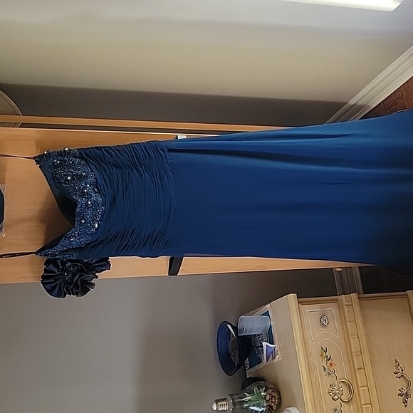 C.M.Couturr Evening gown - Picture 5 of 8